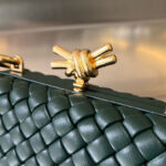 Bottega Veneta Knot With Chain 776662